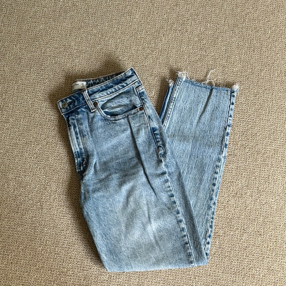 Abercrombie & Fitch Mom High Rise Jeans